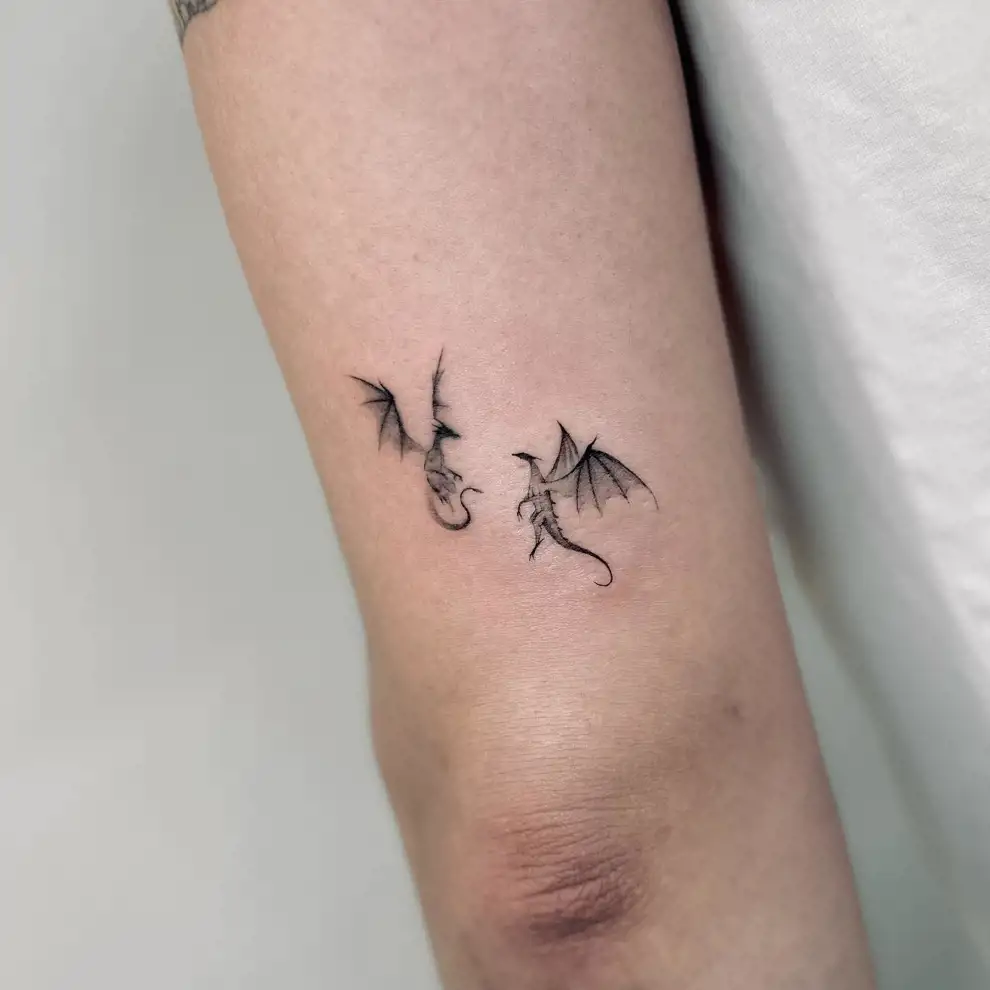 Tatuajes pequeños para mujer: dragones