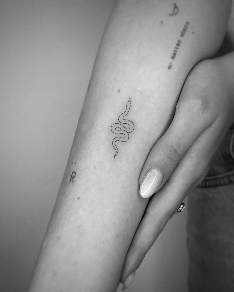 Tatuajes amigas minimalistas
