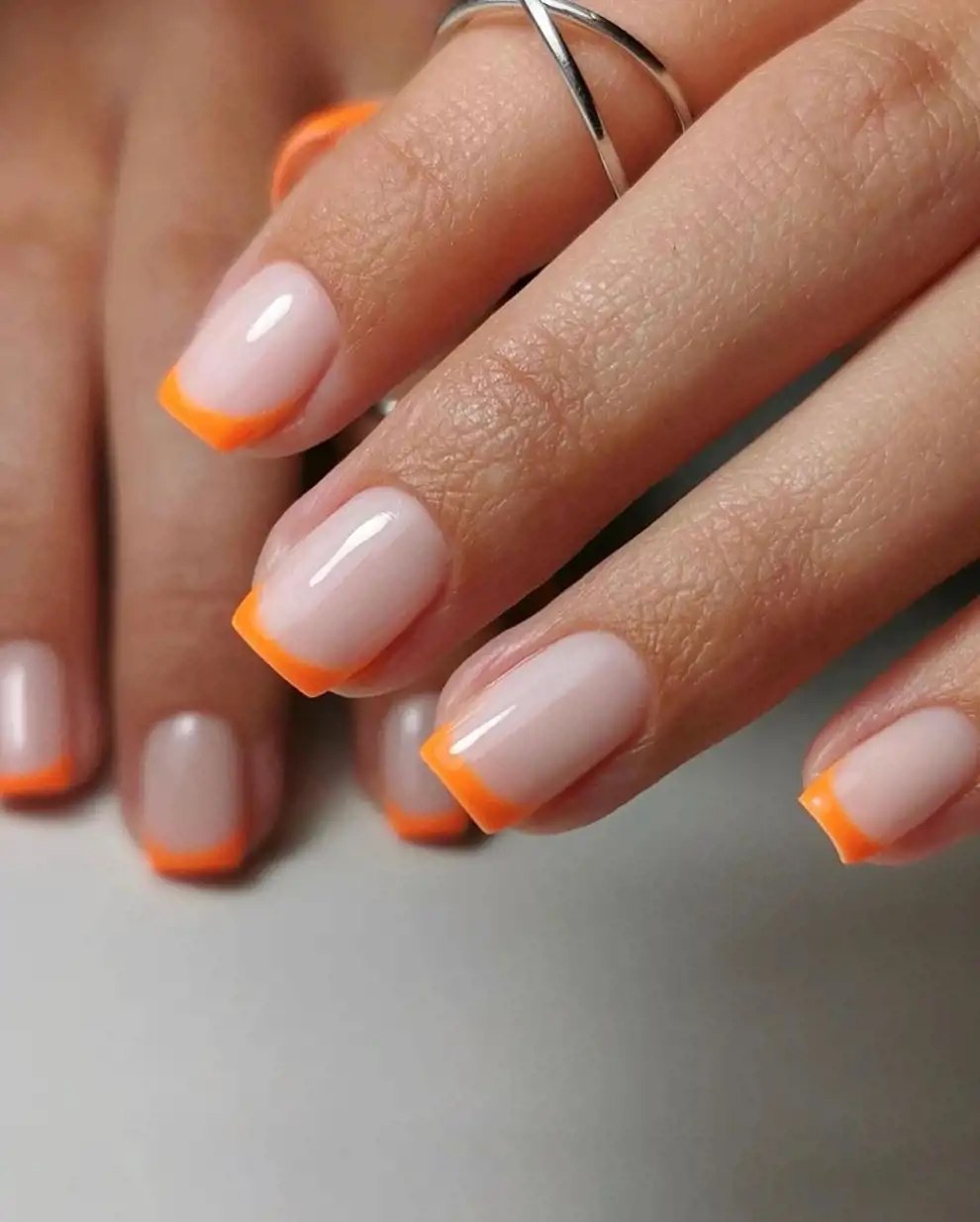 Colores de uñas que rejuvenecen: naranja