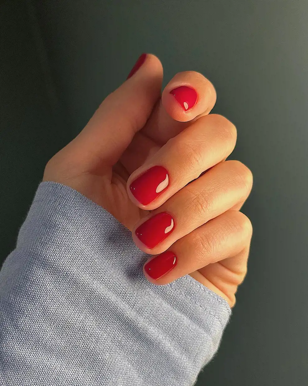 Colores de uñas que rejuvenecen: rojo