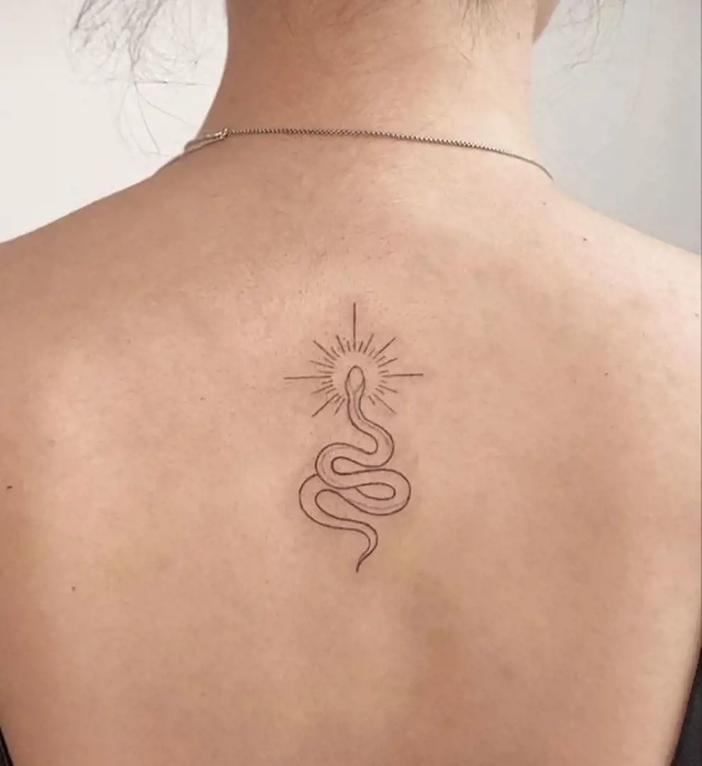 15 tatuajes de buena suerte y protección: serpiente