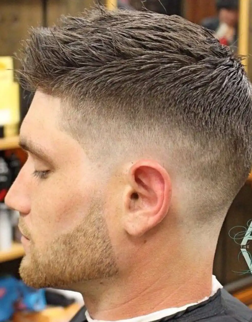 Los 15 cortes de pelo degradado para hombre y trucos para llevarlos con estilo: inclinado