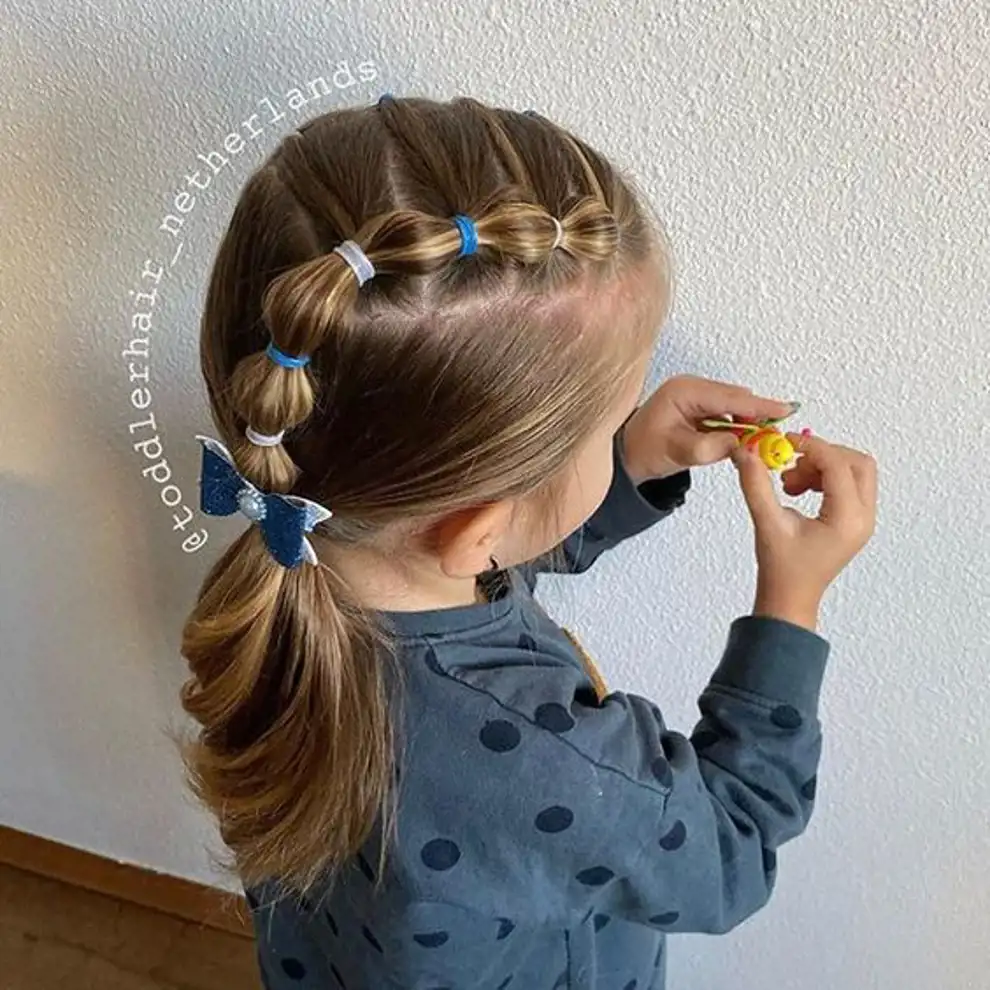Peinados para niñas: coleta de burbujas ladeada