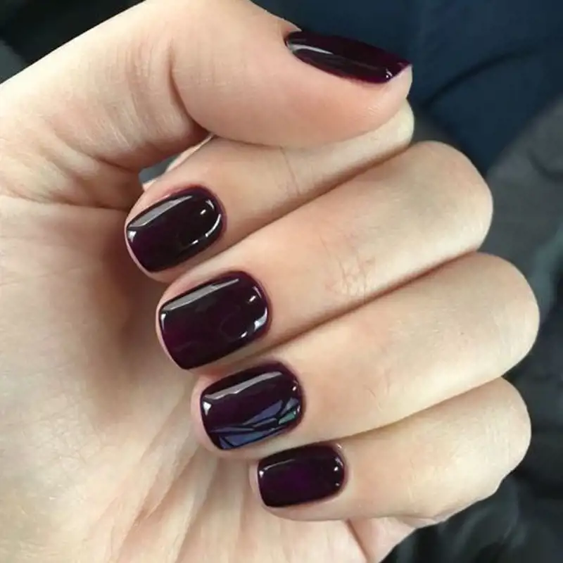 Black cherry nails: la tendencia de uñas que pedirás en Navidad porque gritan 'lujo silencioso' y elegancia