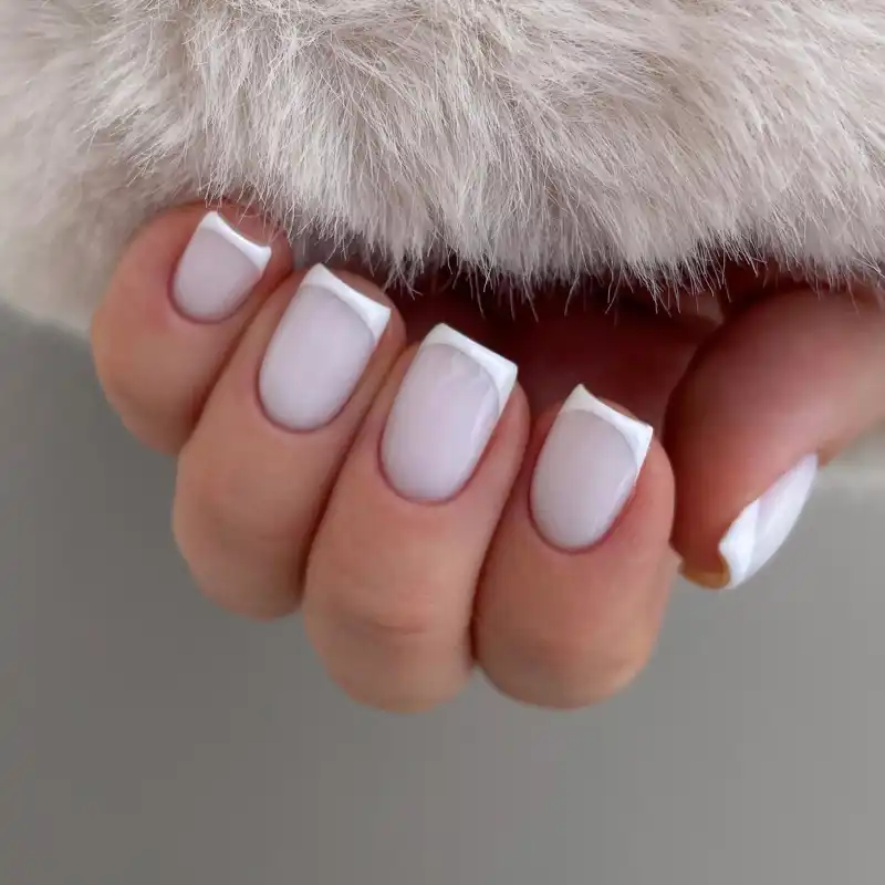 Milky Nails: 12 diseños de uñas blancas, elegantes y sencillas