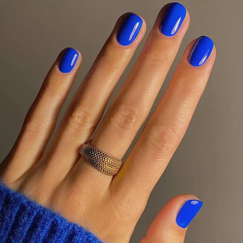 Azul Klein: 10 ideas de las uñas azules más elegantes, bonitas e hipnóticas