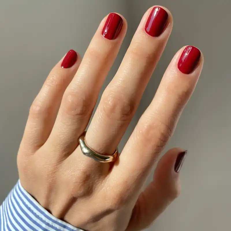 5 colores de uñas que NO debes llevar porque restan elegancia (y otros 5 colores muy sofisticados)