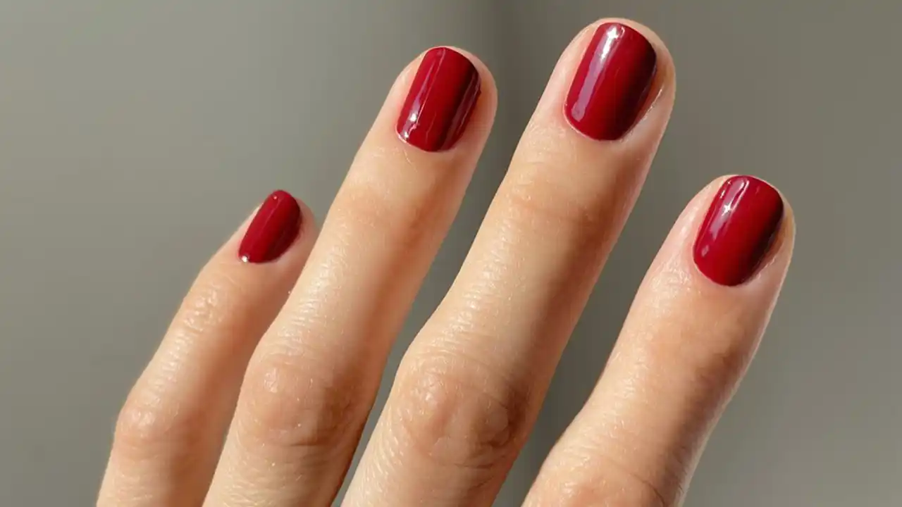 Evita estos 5 colores de uñas porque restan elegancia (y 5 colores muy sofisticados)