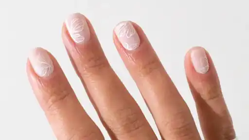 25 uñas blancas actuales versionadas con todas las tendencias del momento