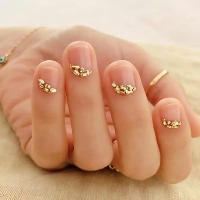 5 diseños de uñas que una mujer elegante no llevaría jamás (y 5 diseños sofisticados para primavera)