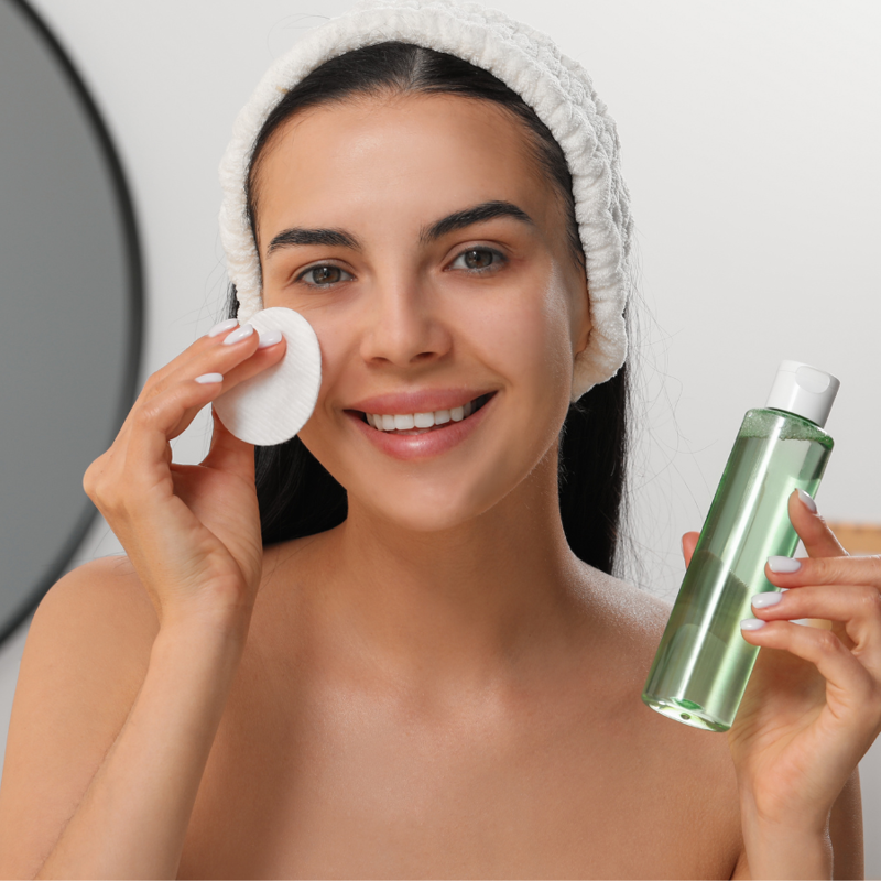 5 errores que cometes al hacerte la limpieza facial y que deberías evitar, según una experta