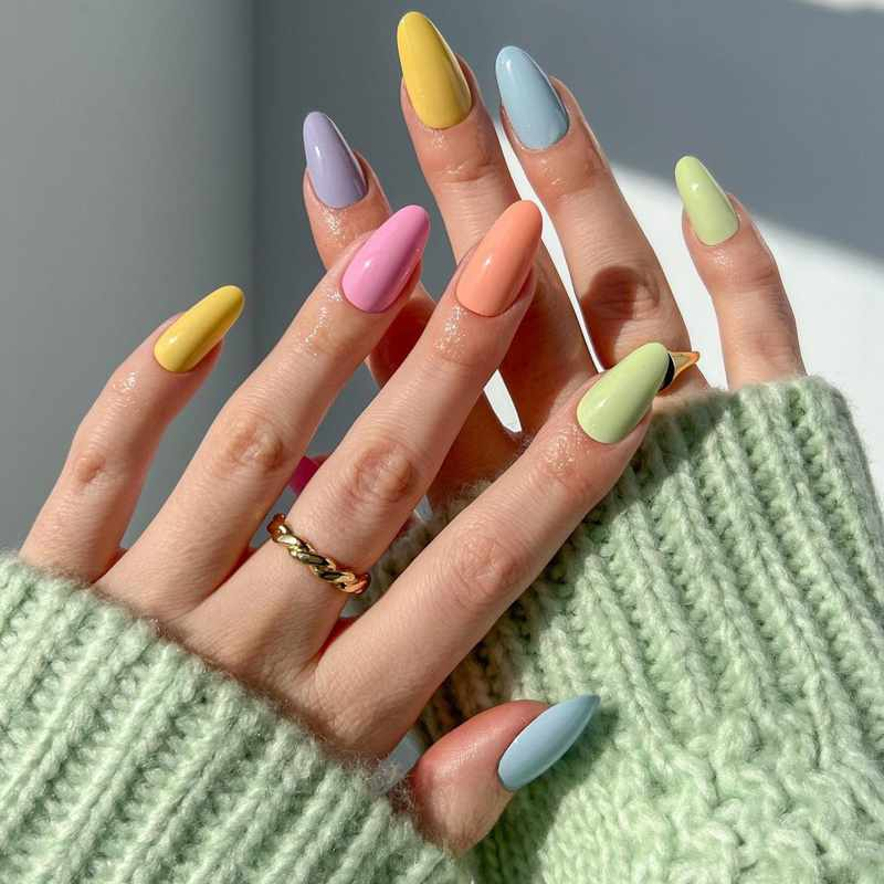 Los 10 colores de uñas que se llevarán este verano 2024 según la manicurista Ana Carretero