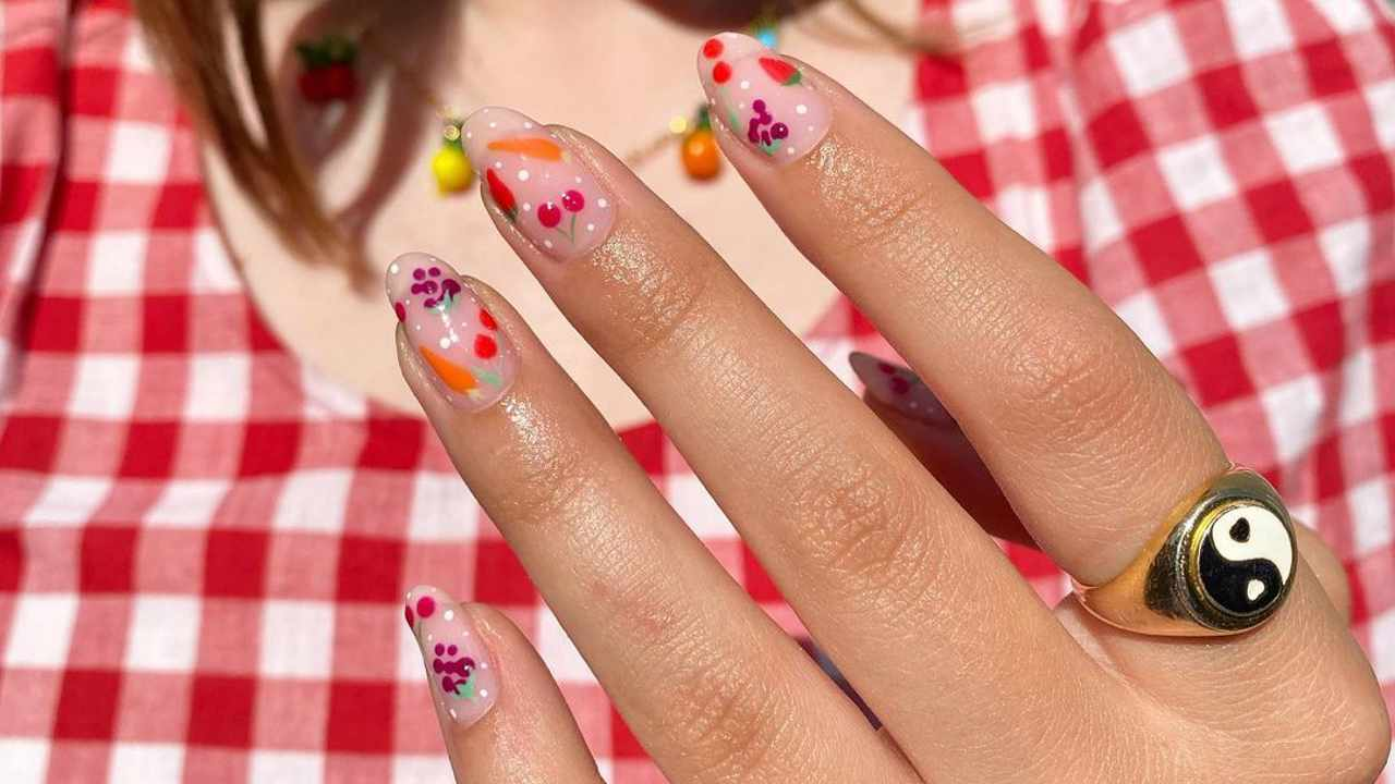 Ideas de uñas tutti frutti: la tendencia en manicuras más fresca y rejuvenecedora del verano