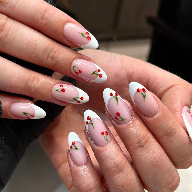 Adiós, uñas jabón: la manicura de cerezas es la más romántica y divertida que se ha convertido en tendencia