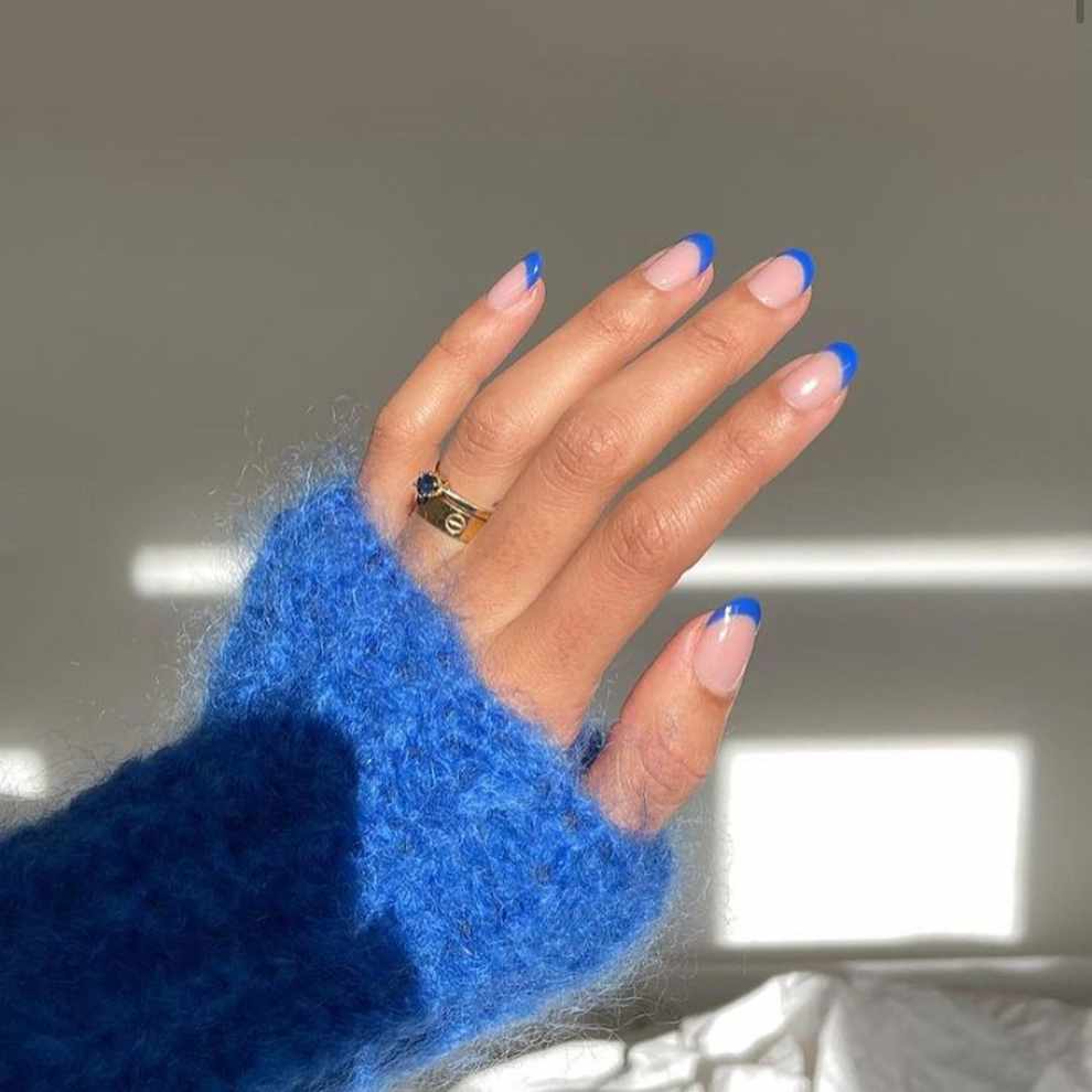 Uñas francesas de colores: azul