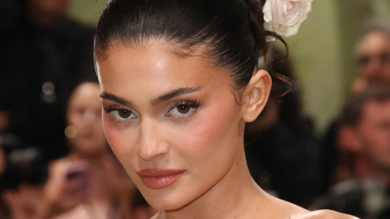 Te contamos todos los trucos de la rutina de make up de Kylie Jenner para tener una piel radiante este verano