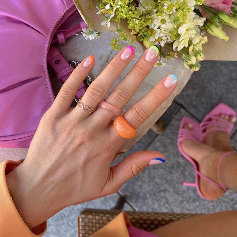 25 ideas de uñas francesas con colores originales para dar un giro a tu manicura clásica