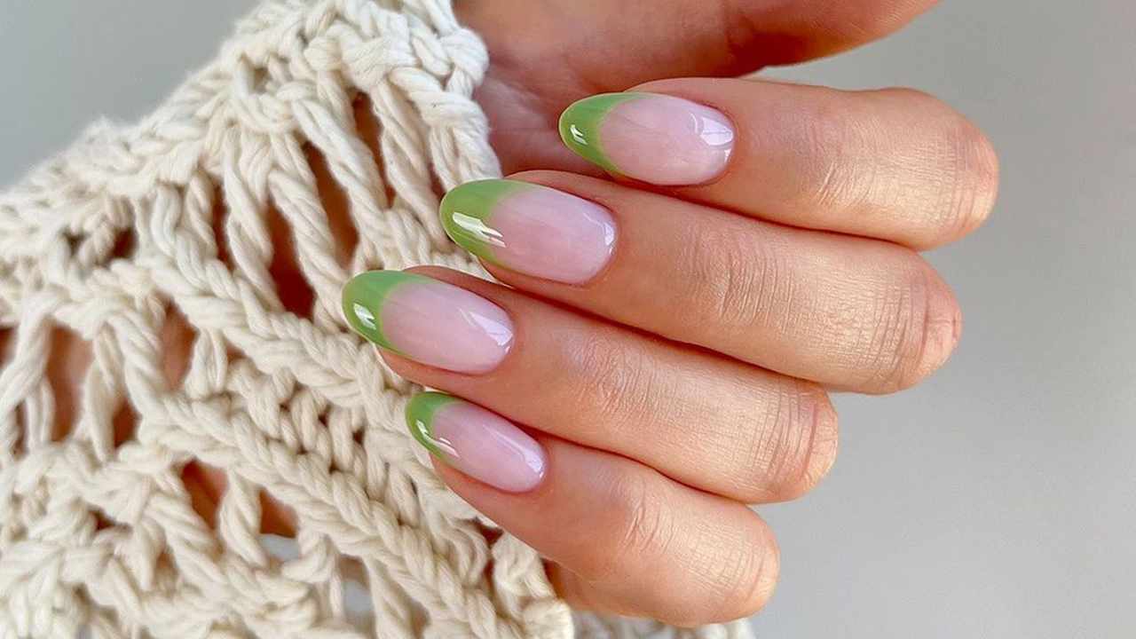 Uñas francesas de colores: matcha