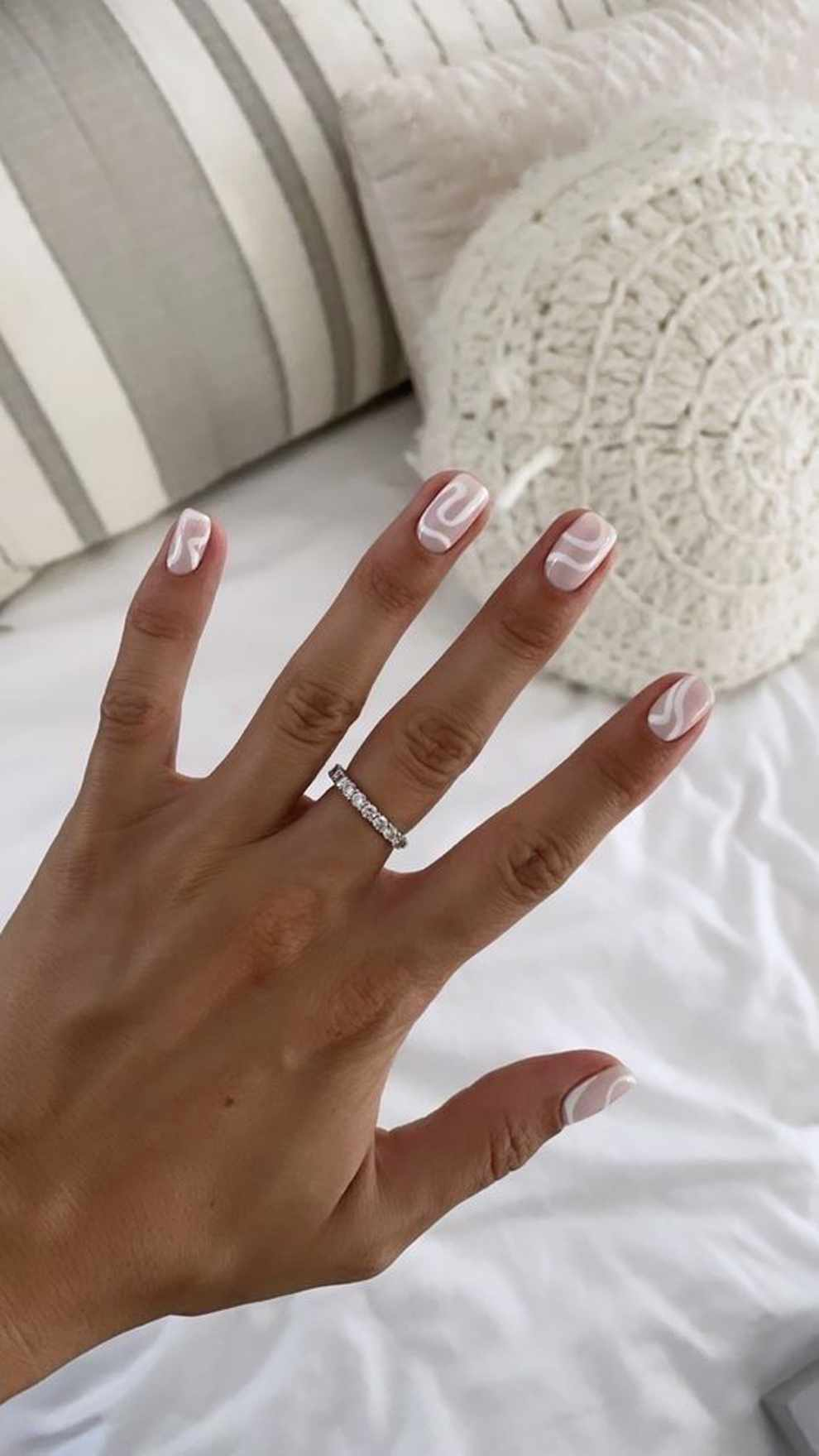 15 diseños de uñas blancas elegantes: lineales