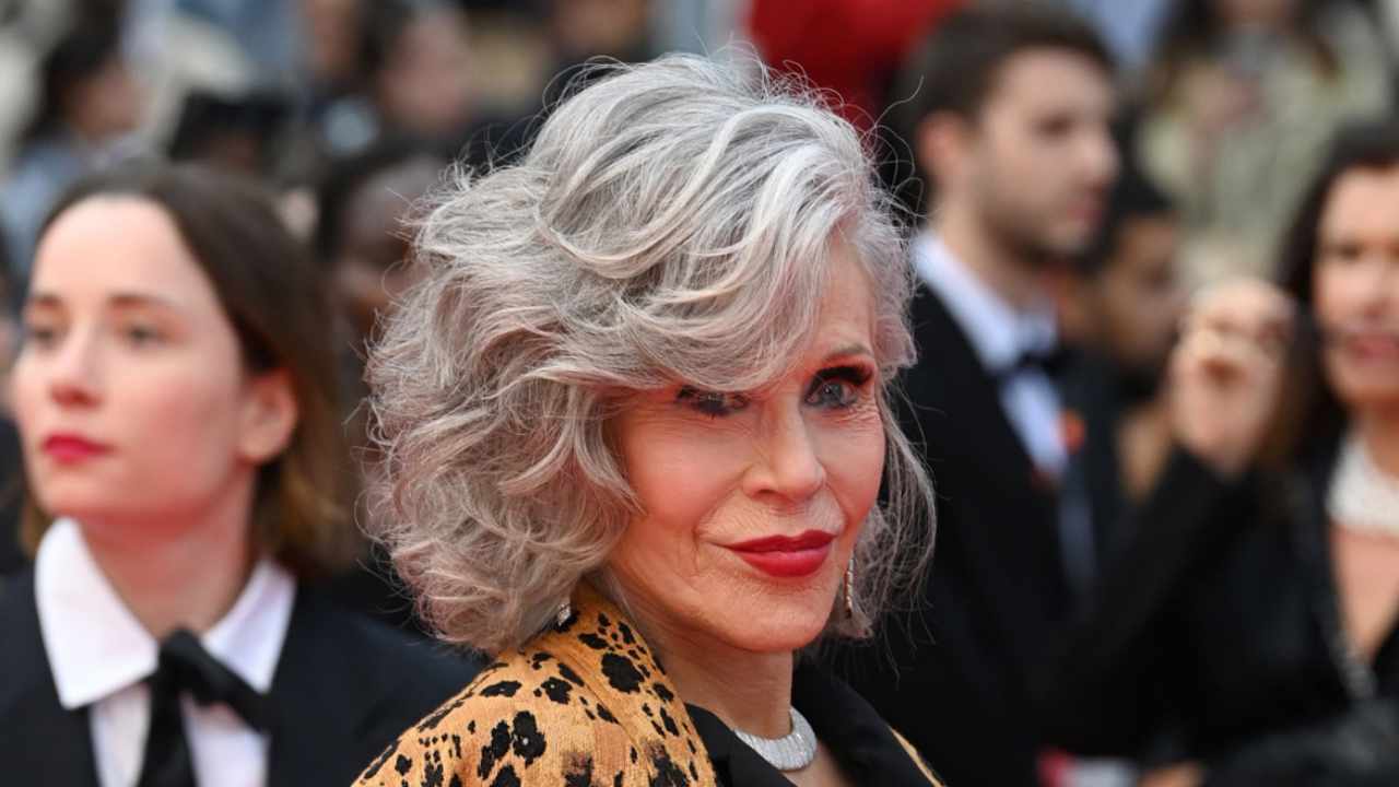 10 cortes de pelo rizado para mujeres de 60 años