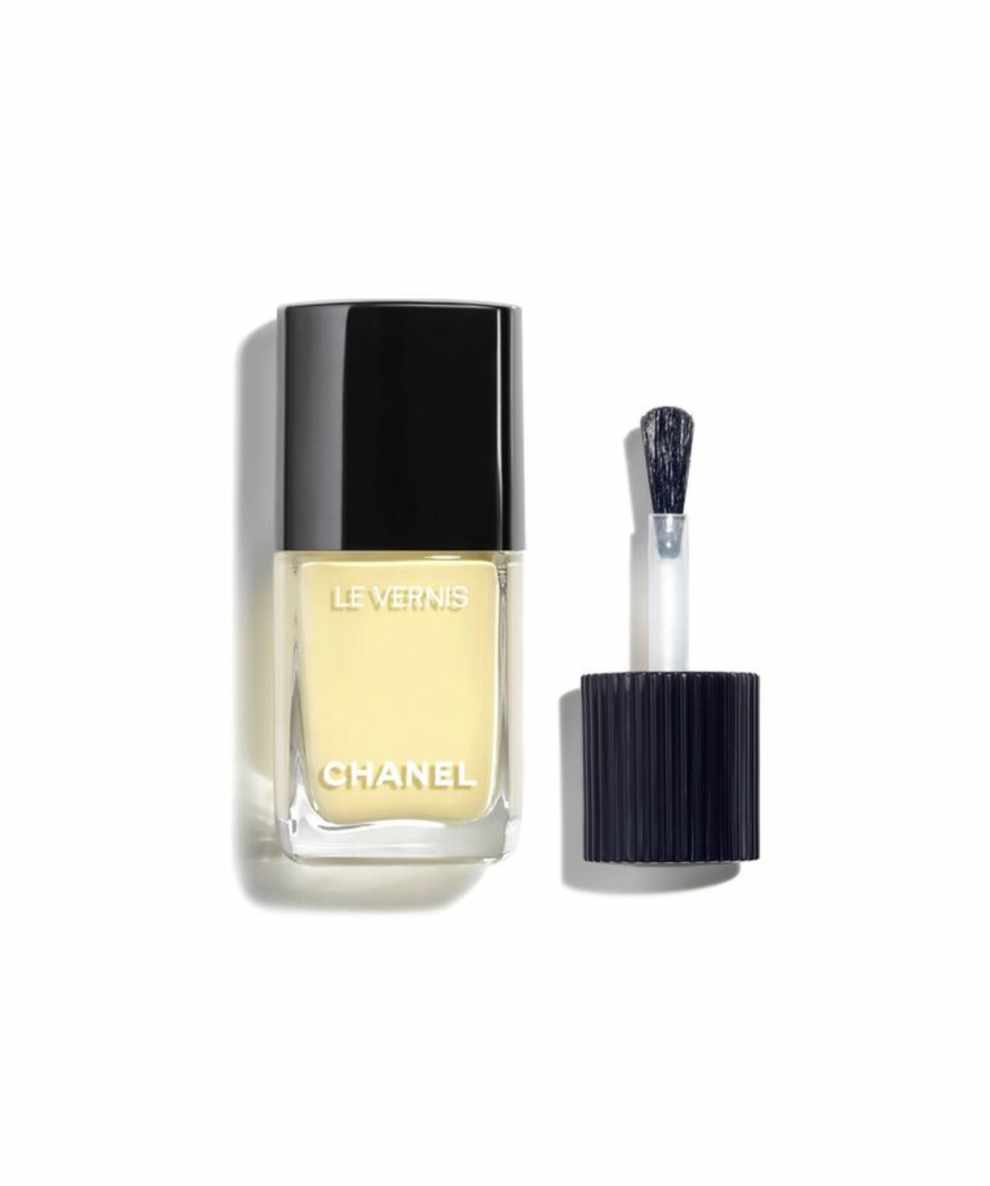 Esmalte chnel uñas amarillo pastel