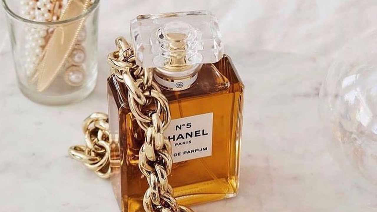 10 perfumes que huelen a limpio y llevarás cada día: sofisticados, ligeros y veraniegos