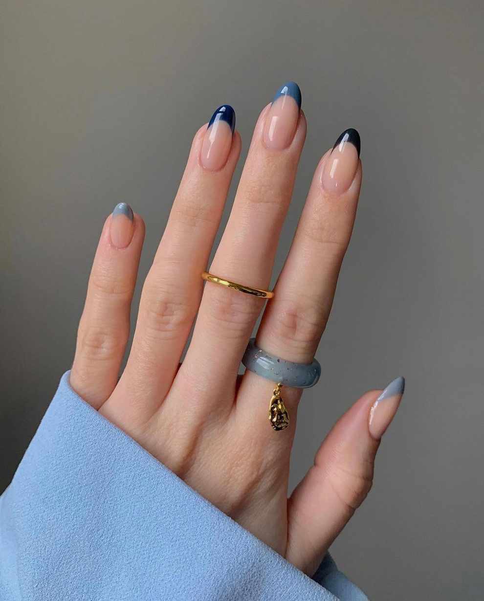 Uñas francesas elegantes En tonos azules 