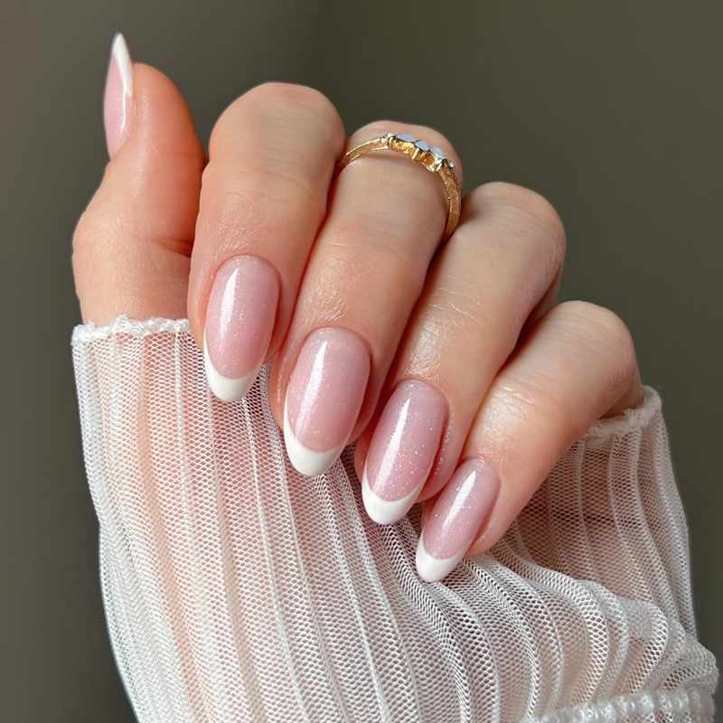 Uñas francesas elegantes: 15 ideas en tendencia para unas manos finas y rejuvenecidas