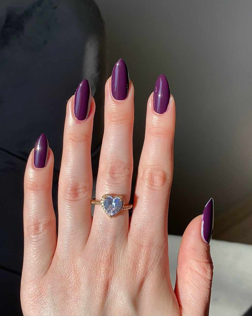 Uñas morado ciruela