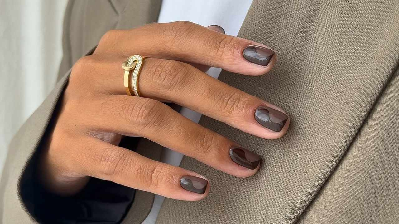 Los colores de uñas que serán tendencia en 2025 para una manicura bonita y elegante todo el año